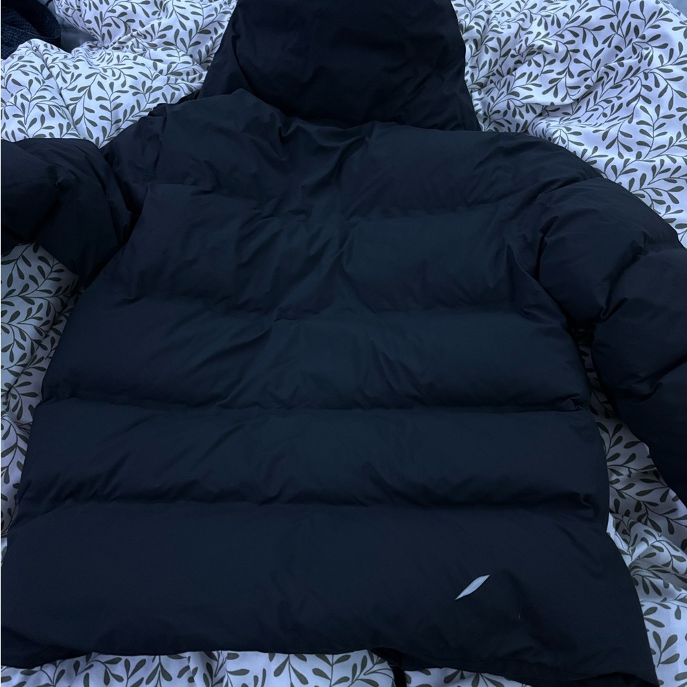 Aritzia Black Puffer Jacket - Picture 5 of 8